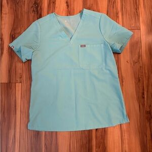 🩺🏥🩵 FIGS Technical Collection Scrub Top – Aqua – Size M